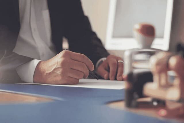 Фото: Мужчина в деловом костюме