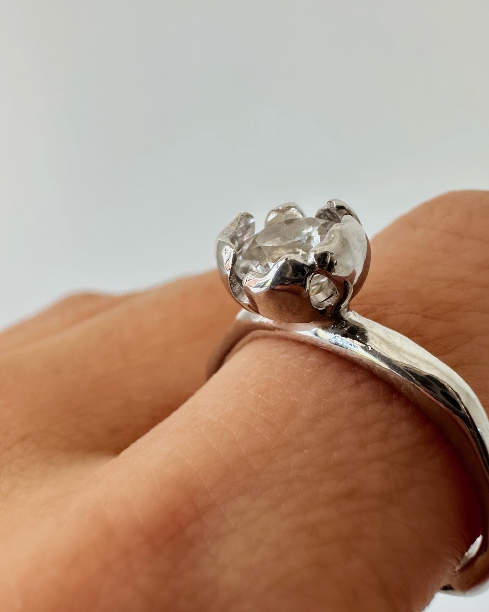 Серебряное кольцо-кувшинка с горным хрусталем