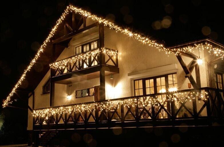 Опасность гирлянды на фасаде дома