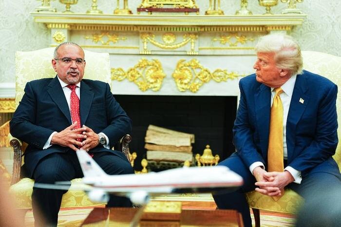 Хамад бен Иса Аль Халифа и Дональд Трамп. Обложка © ТАСС/EPA/AARON SCHWARTZ