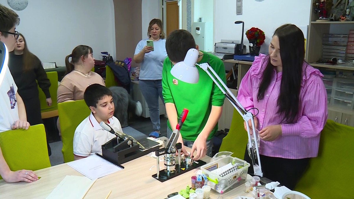    В Нефтеюганске обновили творческую мастерскую для детей с особенностями развития