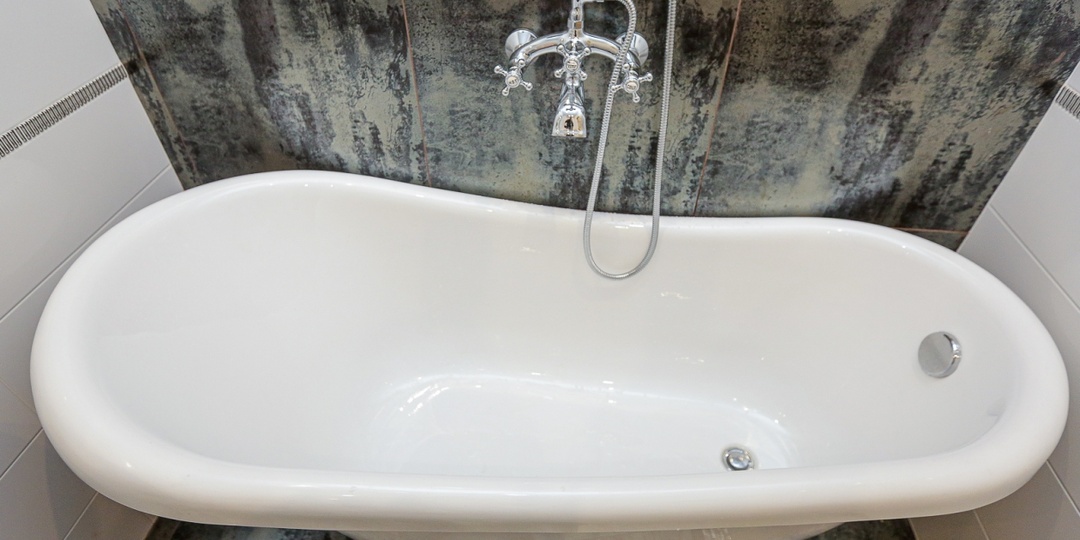 Наношу на 15 минут – и ванна сияет чистотой, как новая: налет растворяется на глазах