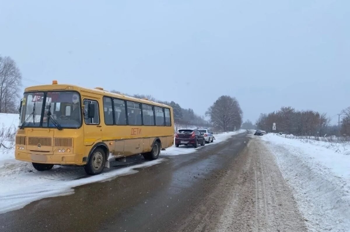    В Удмуртии произошла массовая авария с участием школьного автобуса