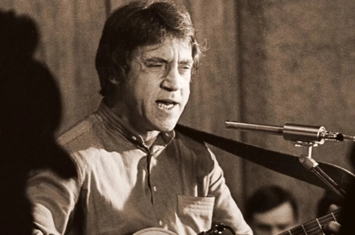    Установку памятника Высоцкому в Омске поддержал его сын