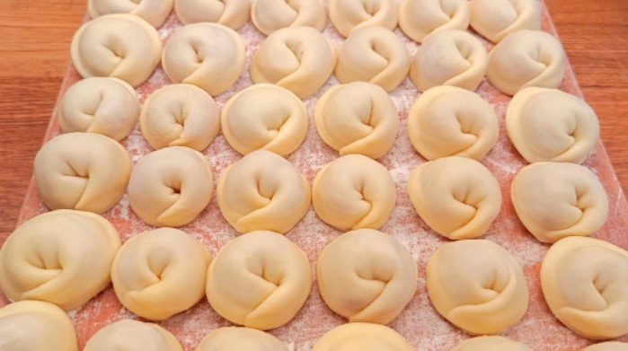 Как приготовить домашние Пельмени, которые не развариваются, не слипаются, не трескаются при заморозке. Самое вкусное тесто!