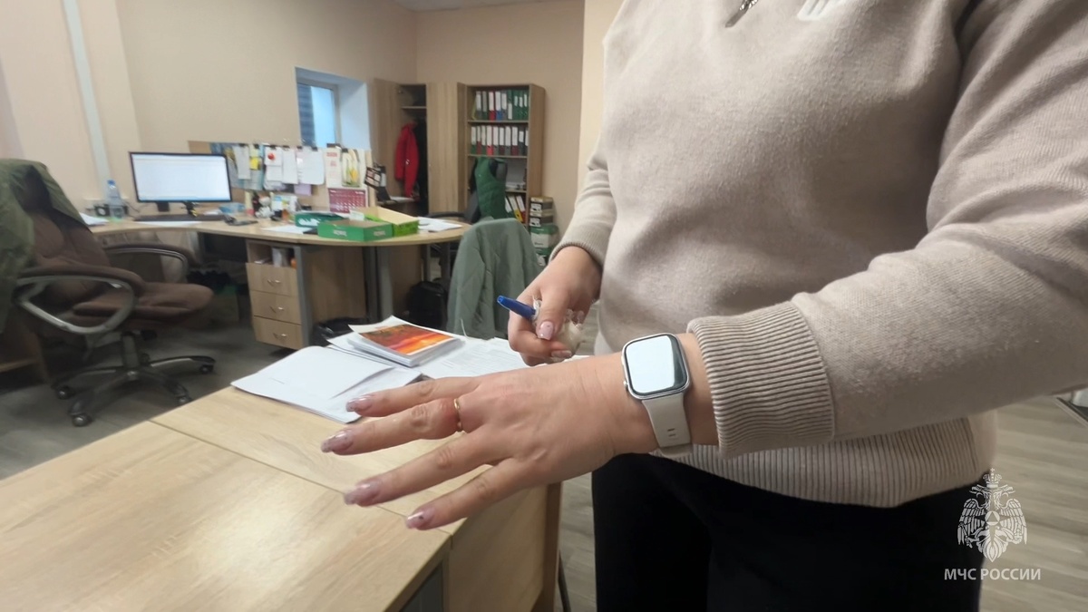 Кольцо сдавило палец до боли