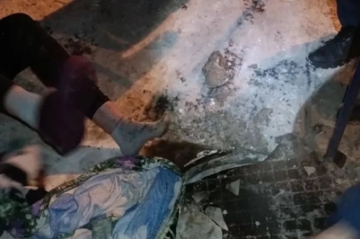    Астраханка попала в "капкан" под снегом