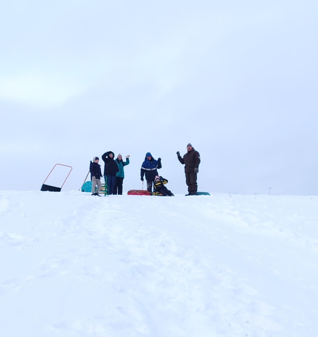Горкокататели)) Правила безопасности диктуют избегать "диких" горок. Но мы вне правил, старая гвардия))