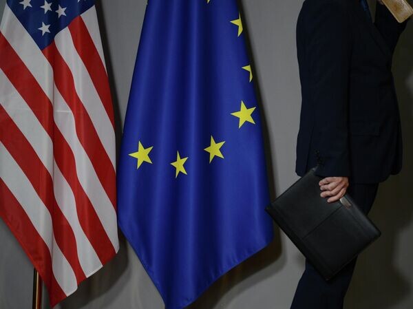 Макрон призвал европейцев защищаться от США