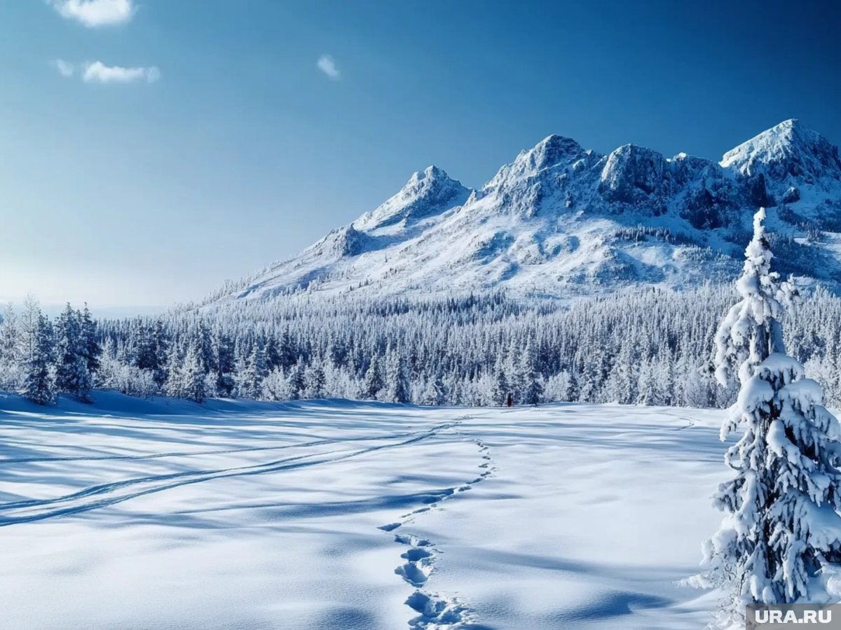     Группа из 12 россиян не может сойти с горы Сидли из-за сильнейшей непогоды шесть дней