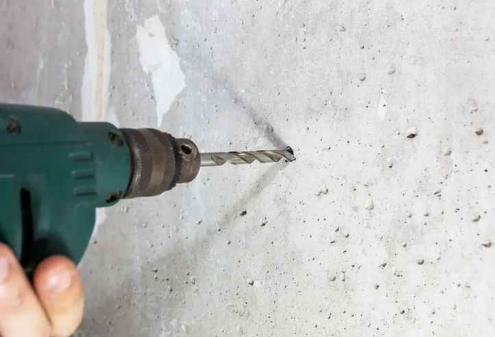 Сверлим стены правильно: советы мастера-электрика
