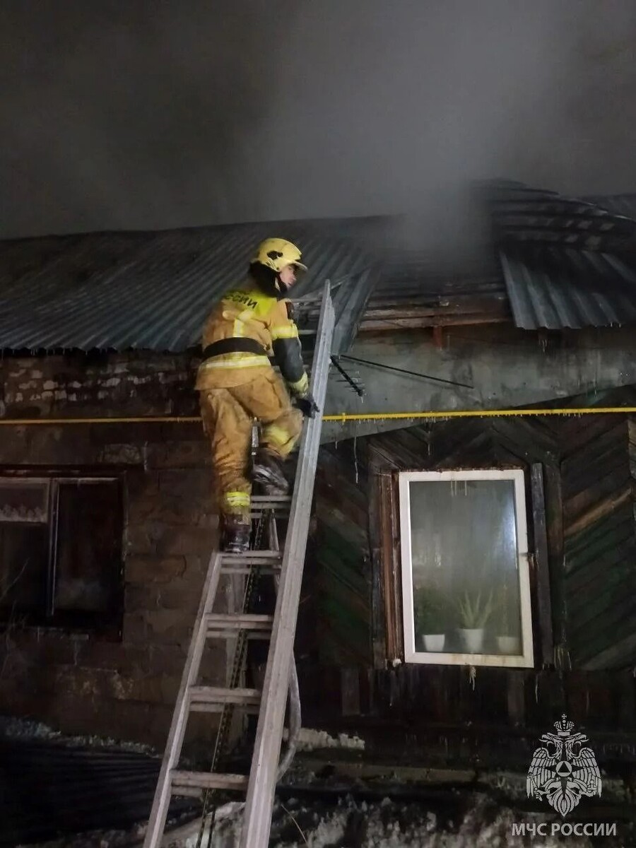   Пожар в Барнауле на ул. Гоголя. Источник: ГУ МЧС по Алтайскому краю