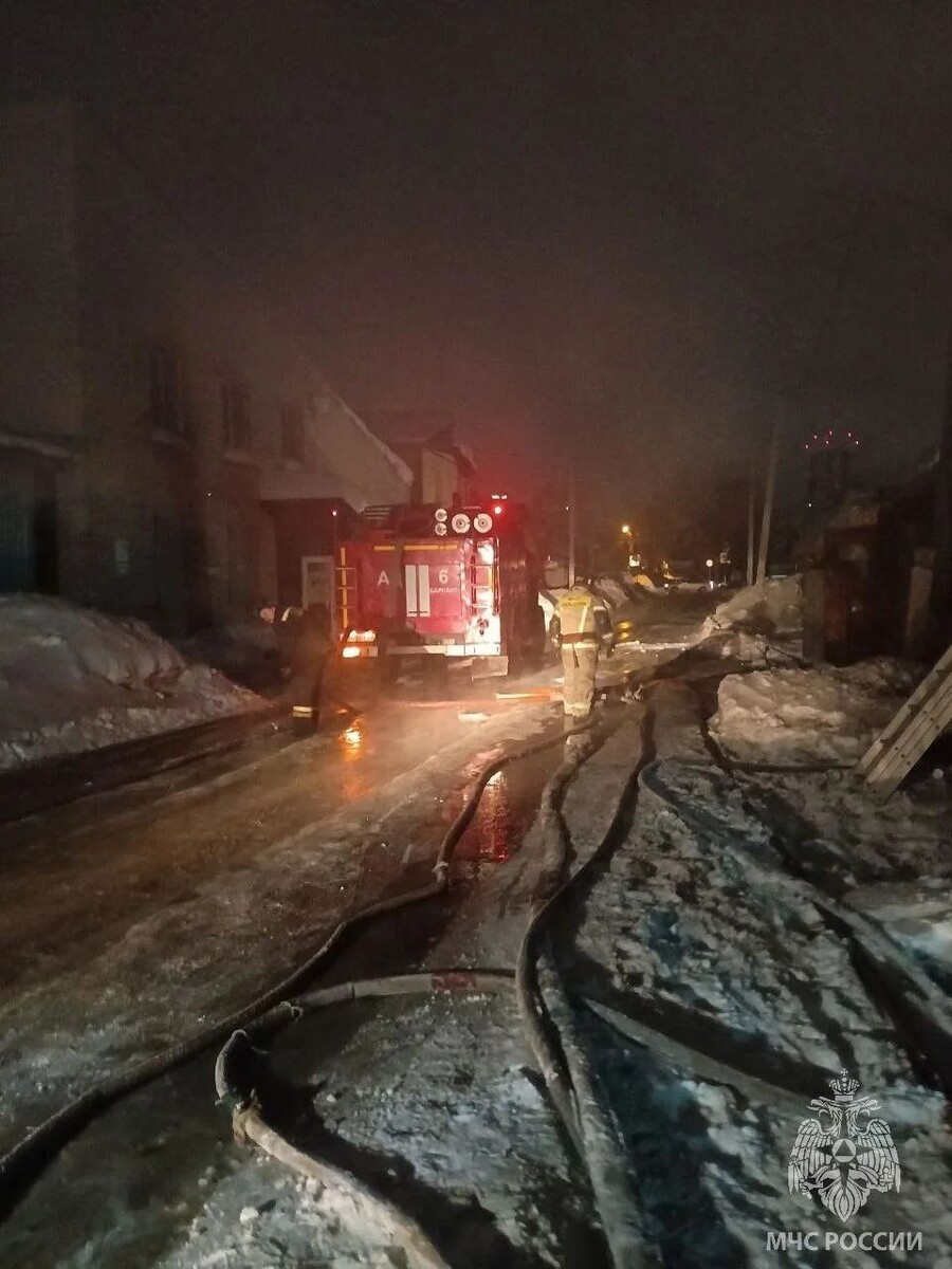    Пожар по ул. Георгия Исакова. Источник: ГУ МЧС по Алтайскому краю