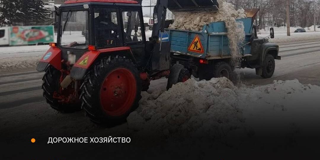 В Барнауле продолжаются работы по очистке улиц от снега