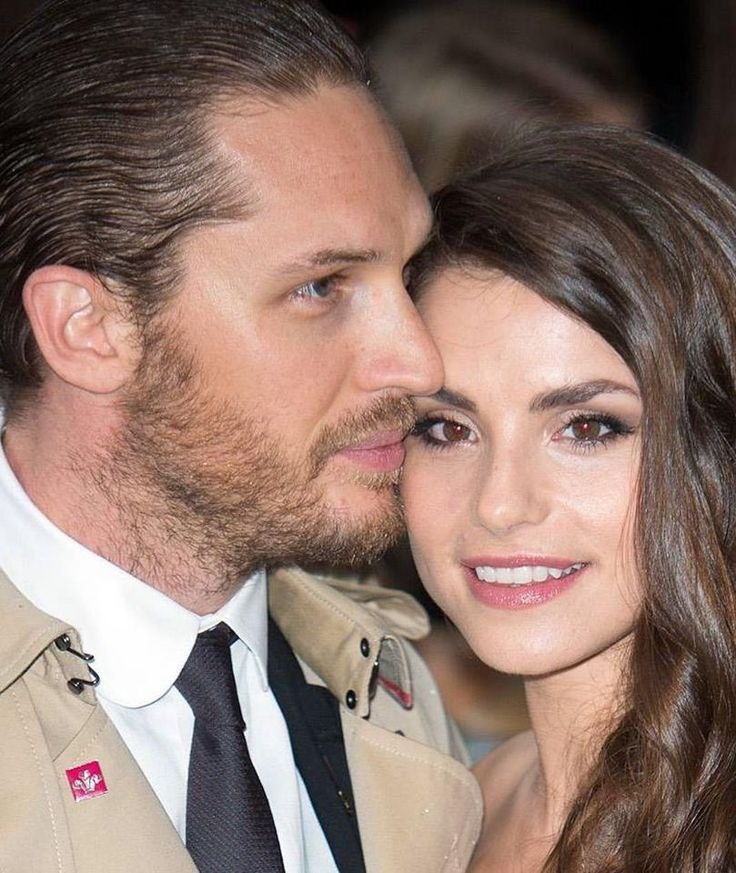 Том Харди и Шарлотта Райли фото из сети.