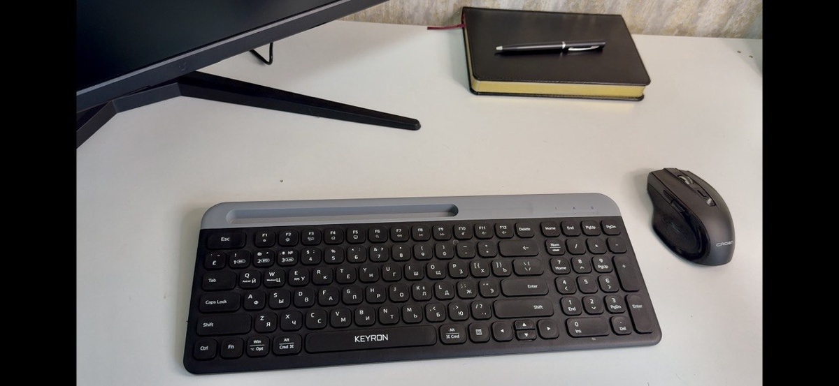 Контент - это не вдохновение. Это стол, план и ежедневный ритуал после съёмок.