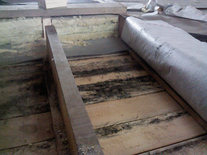 Почему сразу после строительства дома нельзя утеплять перекрытие и стены