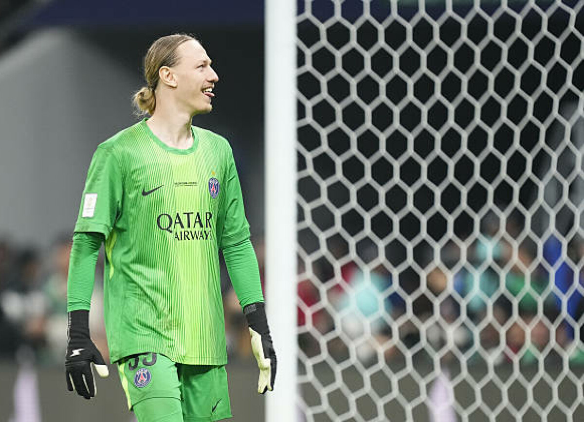     Фаны «ПСЖ» после новой результативной ошибки Шевалье: Сафонов будет лучше даже со сломанной рукой