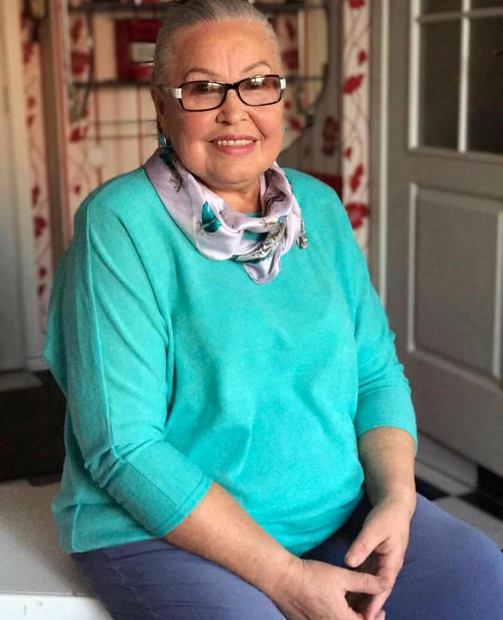 Наша бабушка, мастерица-вышивальщица) 