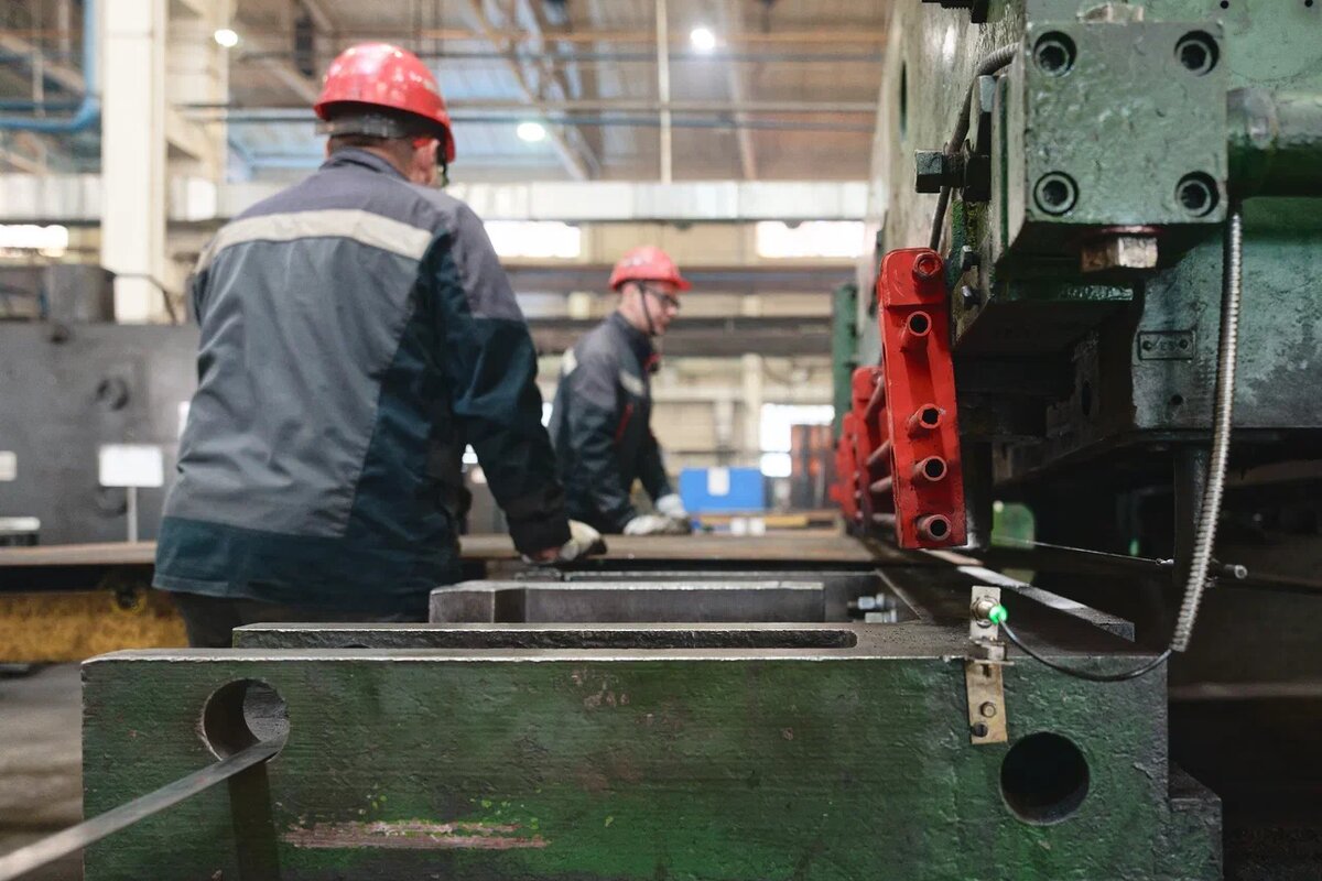 Зона рубки металла – под постоянным контролем зоркого лазерного датчика. Фото Владимира Авдеева / «Медиацентр»