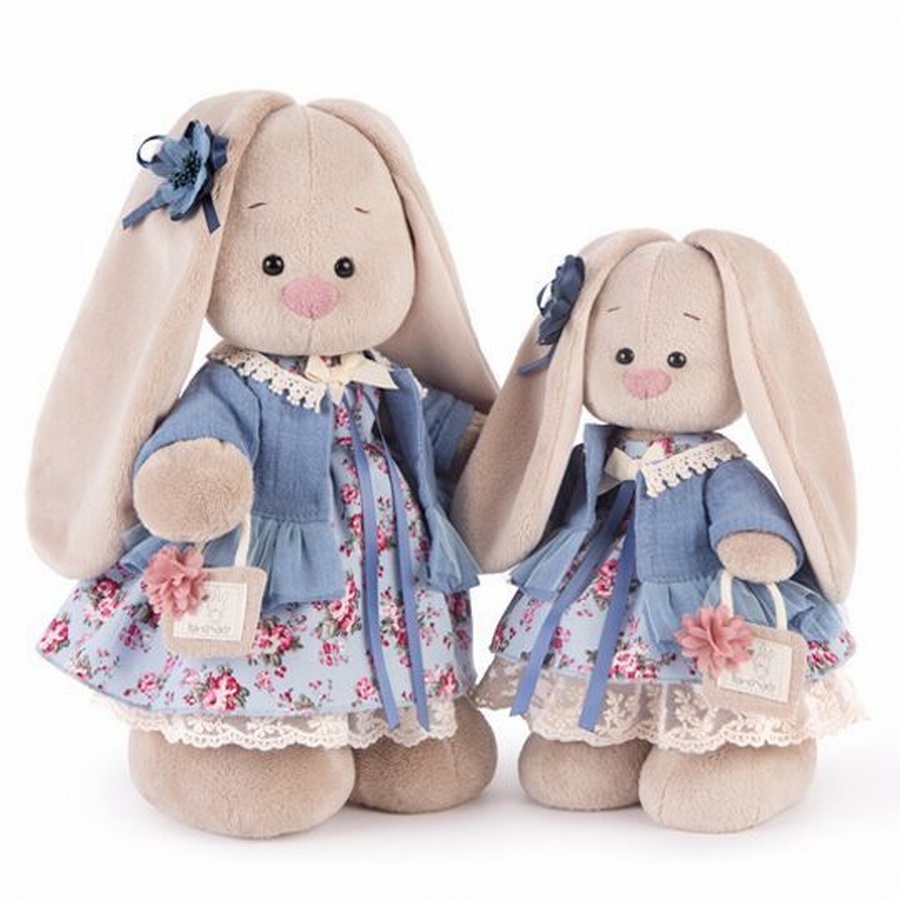 Мягкие игрушки с zaika-mi.ru как бы смотрят на новосибирского предпринимателя с осуждением.