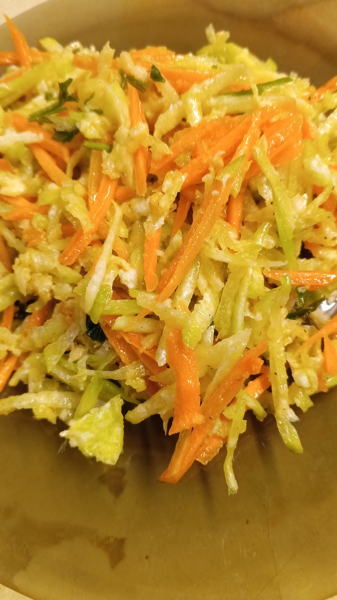 фото автора: салат из зелёной редьки с морковью