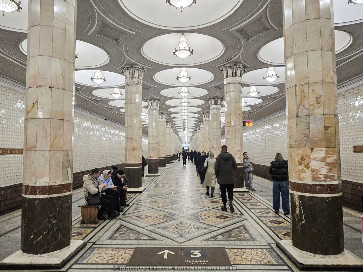 Так выглядела станция Арбатская, которую я увидел. А на следующем фото - Арбатская, которая мне нужна>>>> Фото: Голландец в России