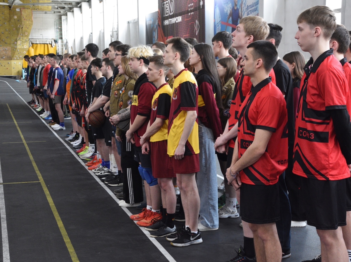 Студенты АлтГТУ в спортивном манеже, 2025 год