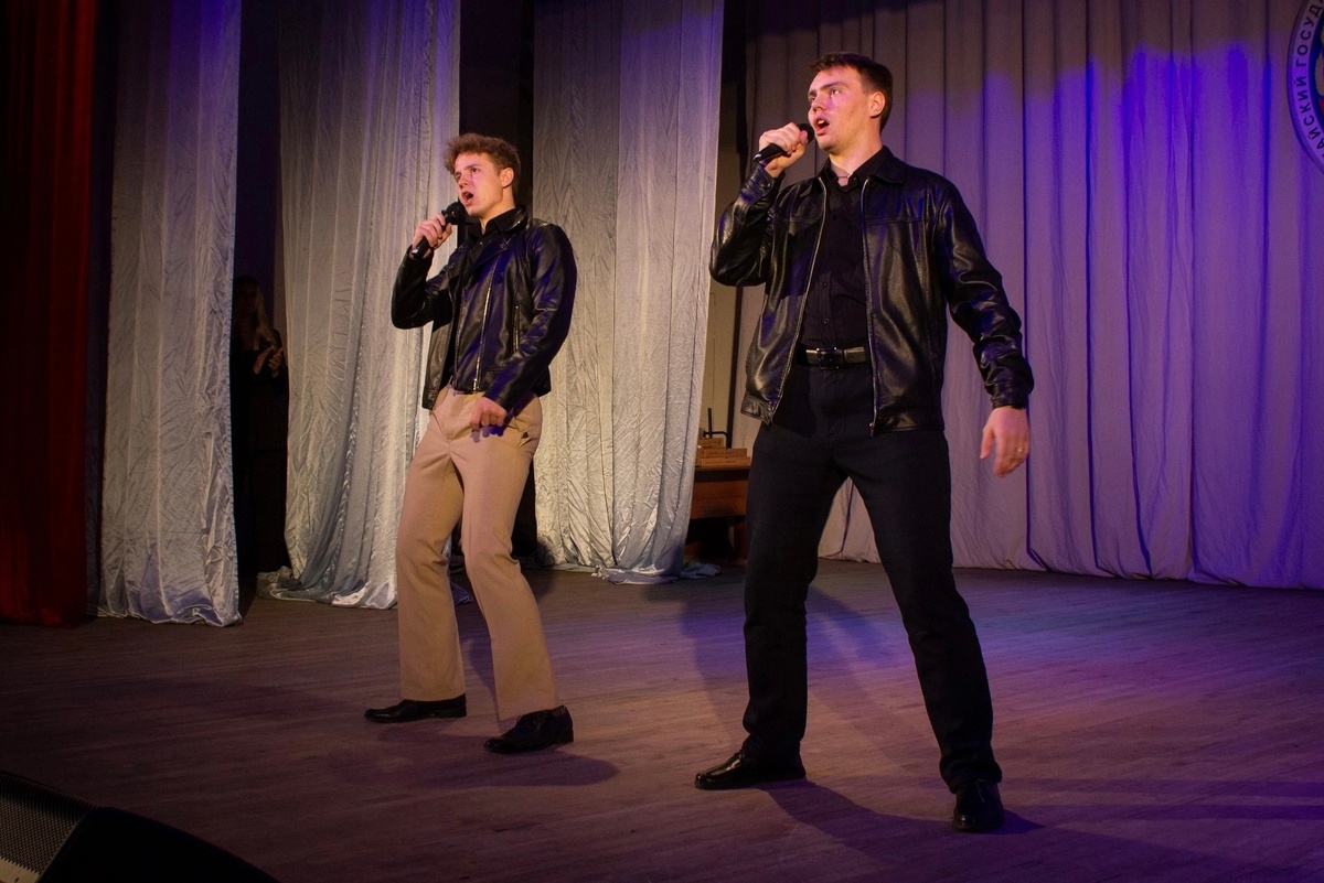 участники театра-студии «Калейдоскоп» Данил Холмычев и Александр Штребель, 2024 г.