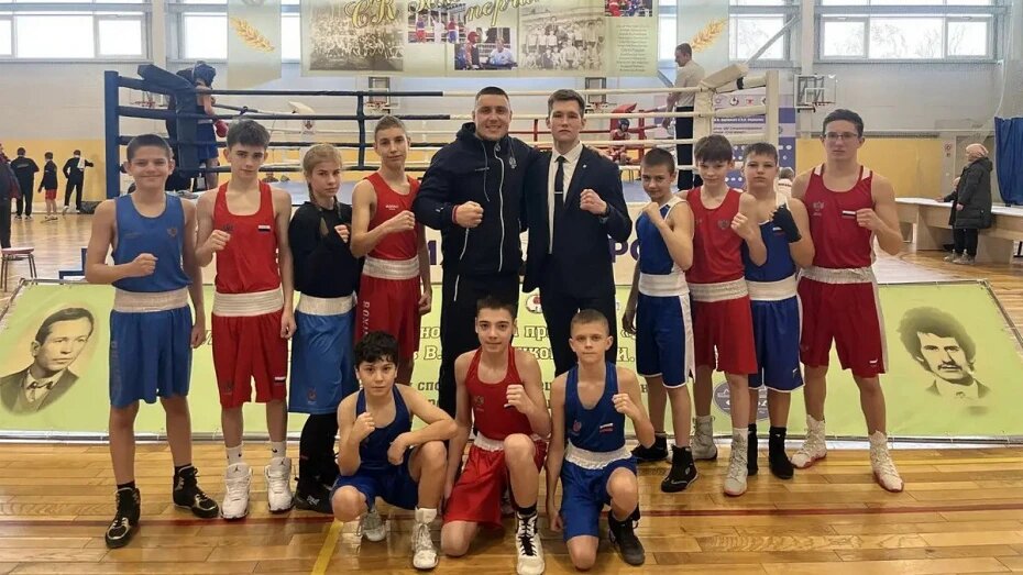 Богучарские боксёры успешно выступили на областном турнире клуба «Золотые перчатки»