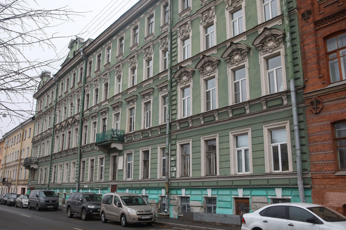 Набережная реки Фонтанки, дом 185. В этом доме жила семья Корфов. И Пушкиных