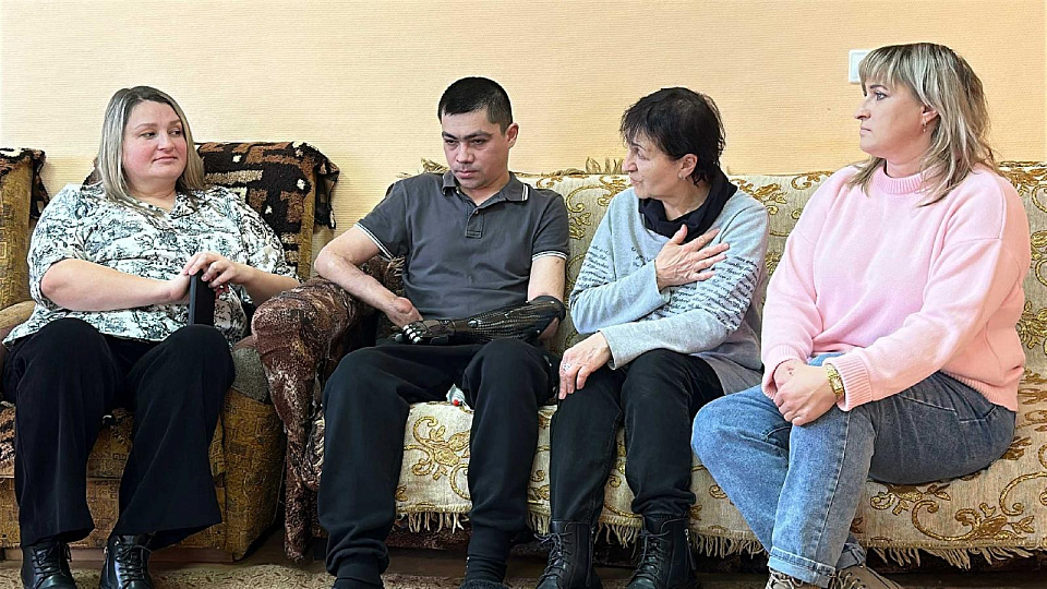 Мама, я жив! Песок спас бойца, а волонтёры вернули ему имя и семью