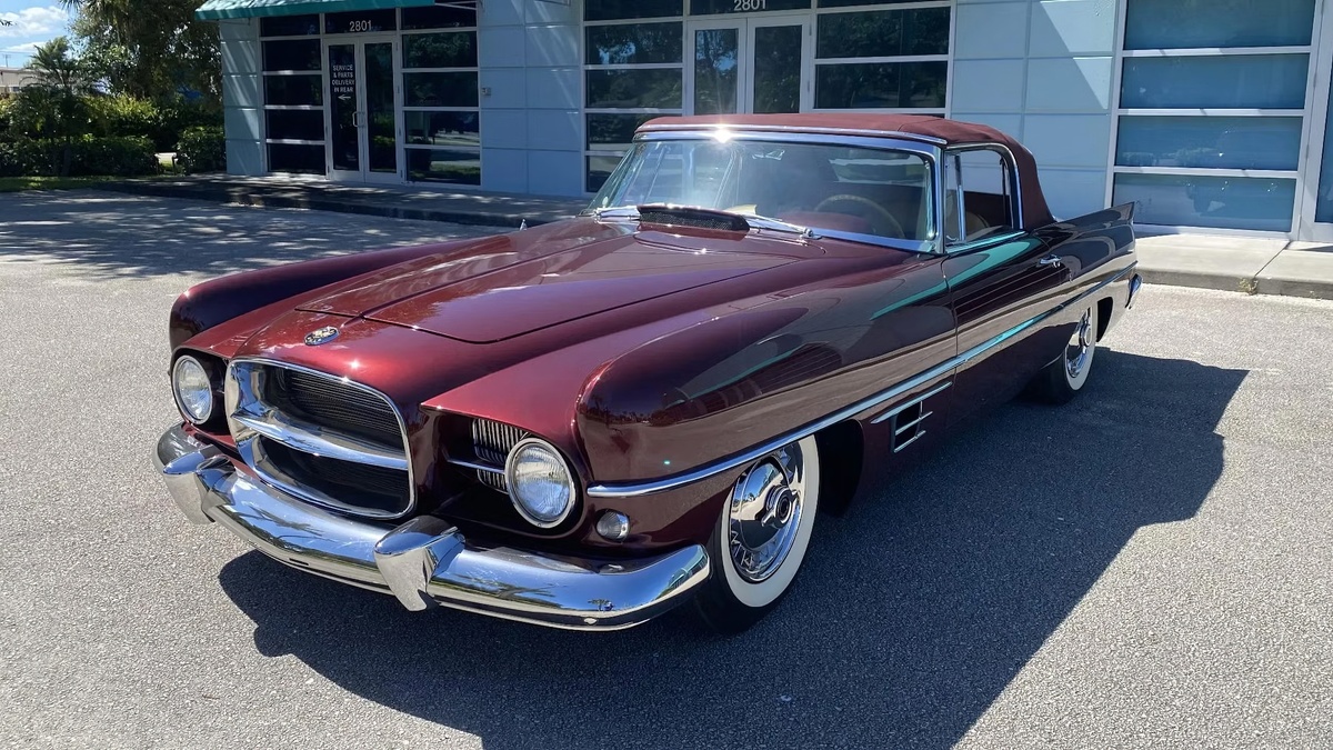 ©Bring a Trailer ©Dual-Ghia 