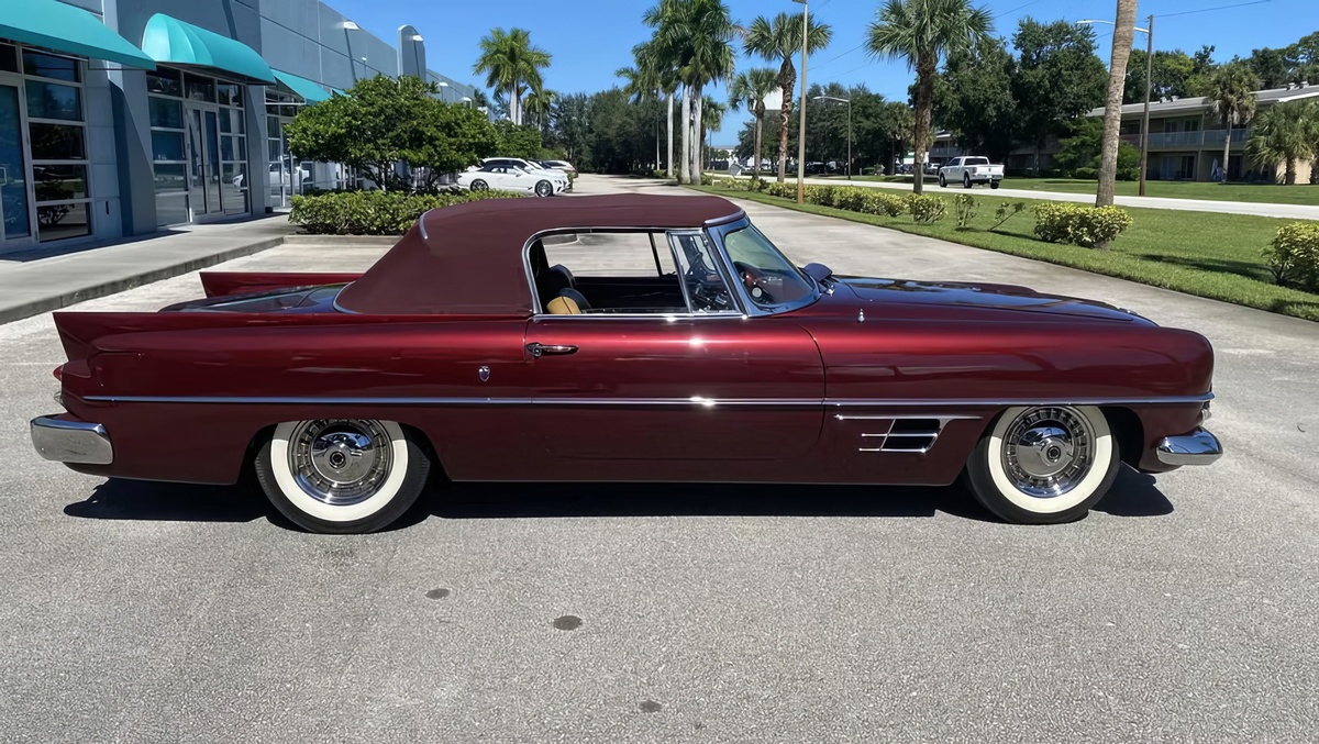 ©Bring a Trailer ©Dual-Ghia