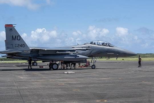    США перебрасывают истребители F-15E и авианосец на Ближний Восток