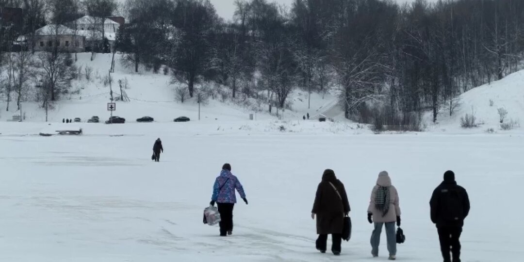 «Вы нас не пугайте, лучше молитесь за нас!» Жители Тутаева рискуют жизнью на речной переправе
