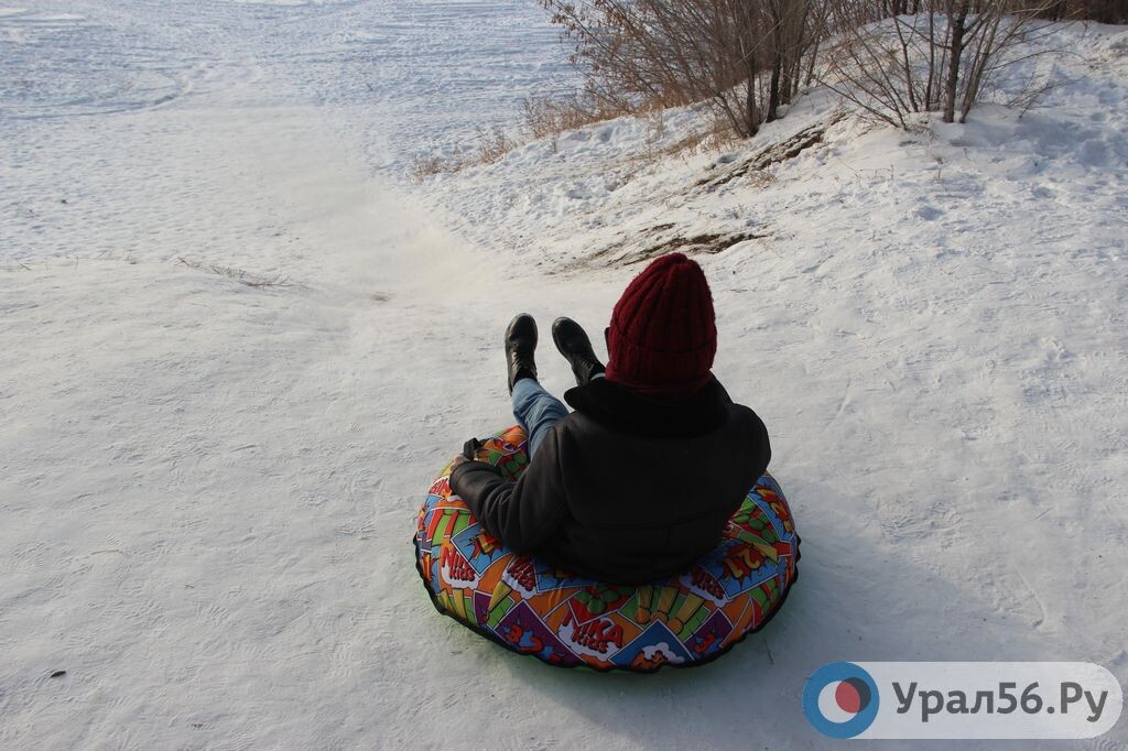    17-летняя девушка попала в больницу с переломами после катания на «ватрушке» в Оренбургской области