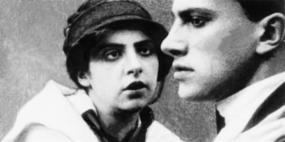 Для ознакомления: немой фильм с участием молодого Маяковского "Барышня и хулиган" (1918)