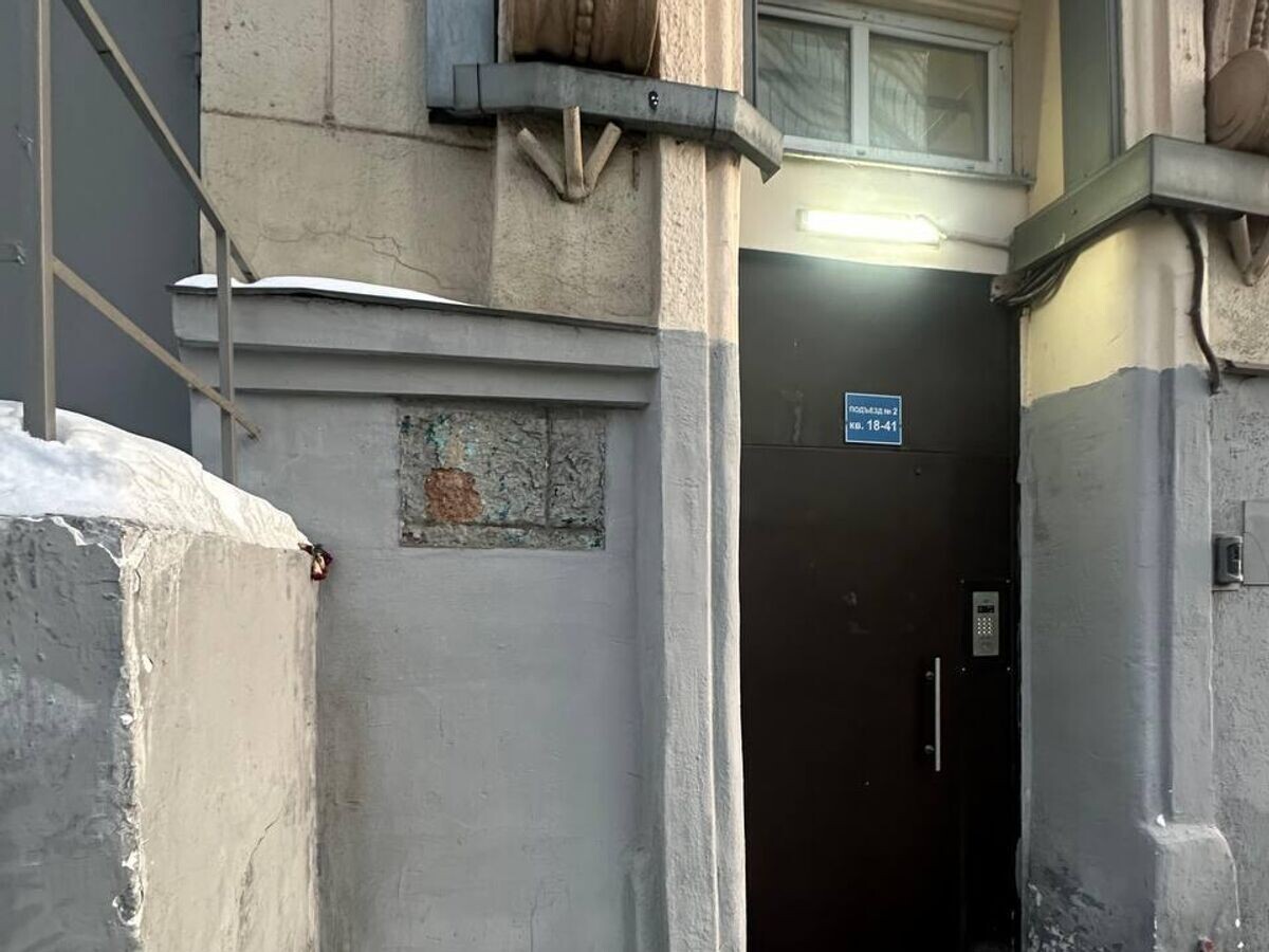    Разбитая мемориальная доска Анны Политковской на Лесной улице в Москве | © Фото : Замятин/Telegram