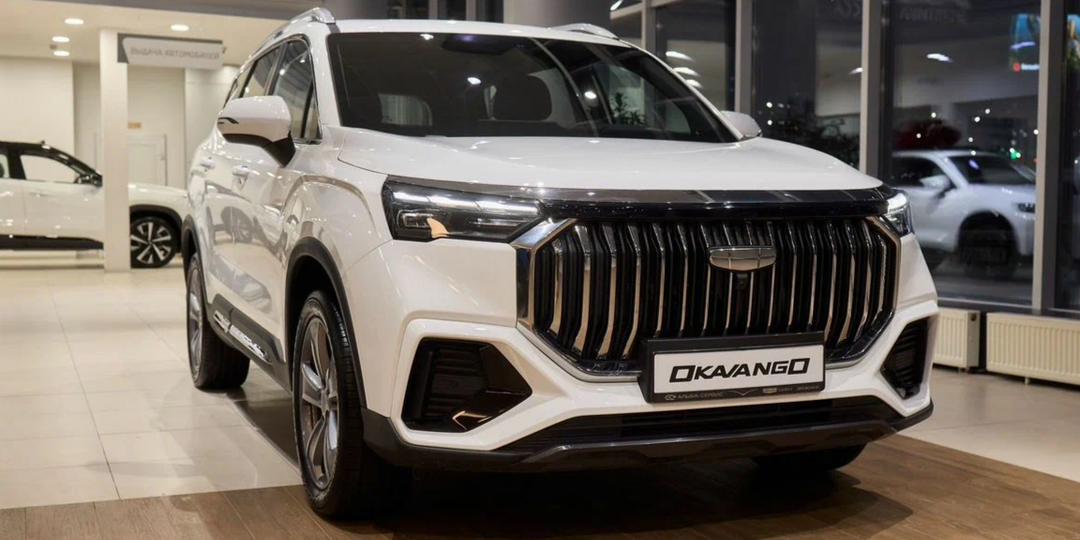 Заехал к дилеру Geely. За сколько продают кроссовер Okavango? Какие скидки есть? Есть ли скидки на прошлогодние машины?