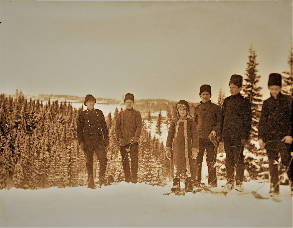 Из семейного фотоархива Медведевых Александра Никаноровича (? 1885 - 1943) и Анатолия Александровича (1919 - 2000)