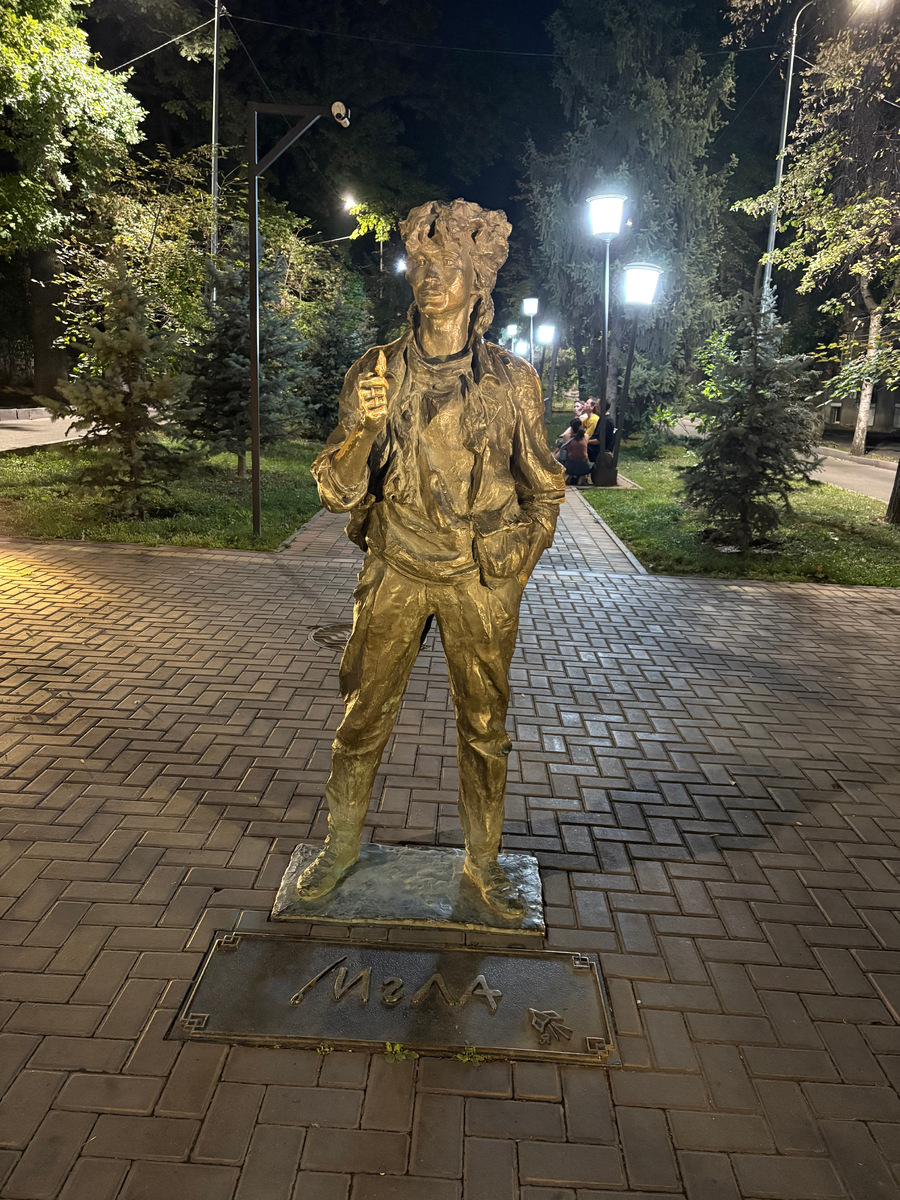 Памятник Виктору Цою