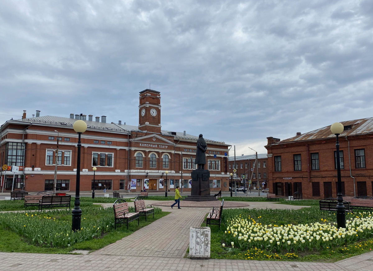 Площадь Милютина в Череповце