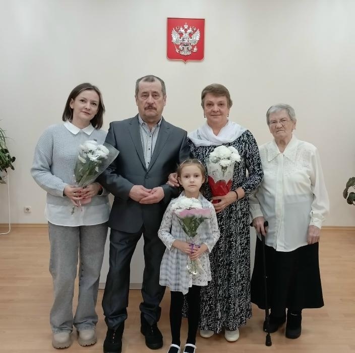    Семейная пара из Кондопоги отметила «сапфировую» свадьбу© ЗАГС Карелии