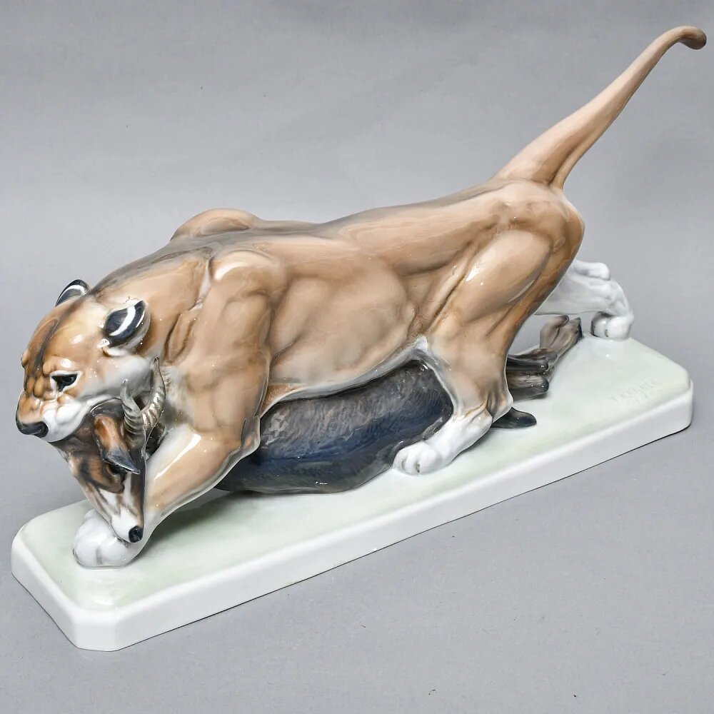 Фарфоровая статуэтка «ПУМА С ДОБЫЧЕЙ», ROSENTHAL Германия - 1938 год.