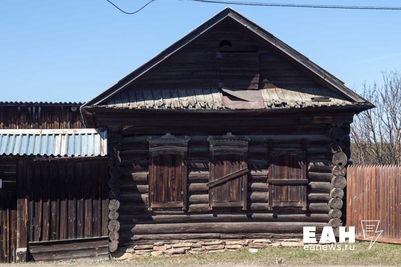    ЕАН. Дом в свердловском поселении манси