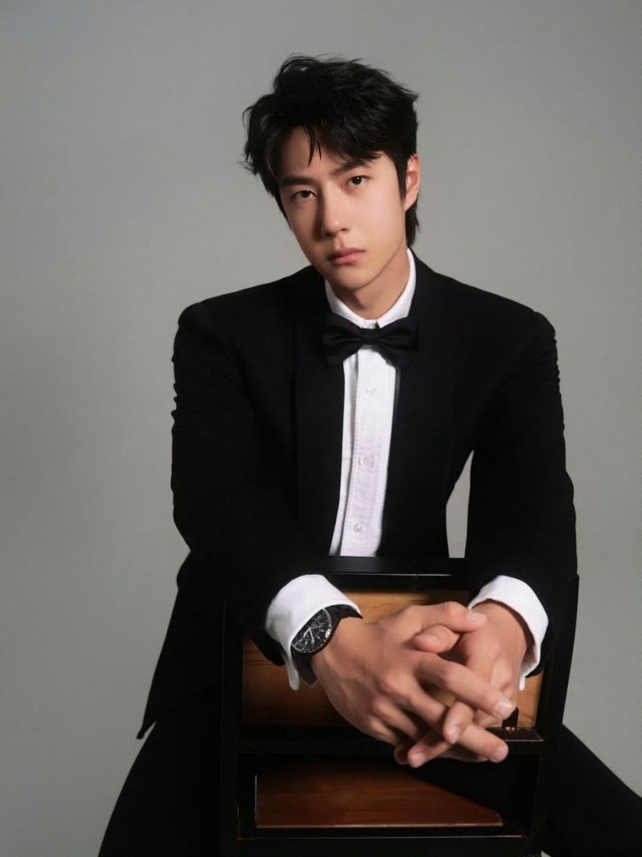 Актёр Ван Ибо, 28 лет. Листайте галерею...