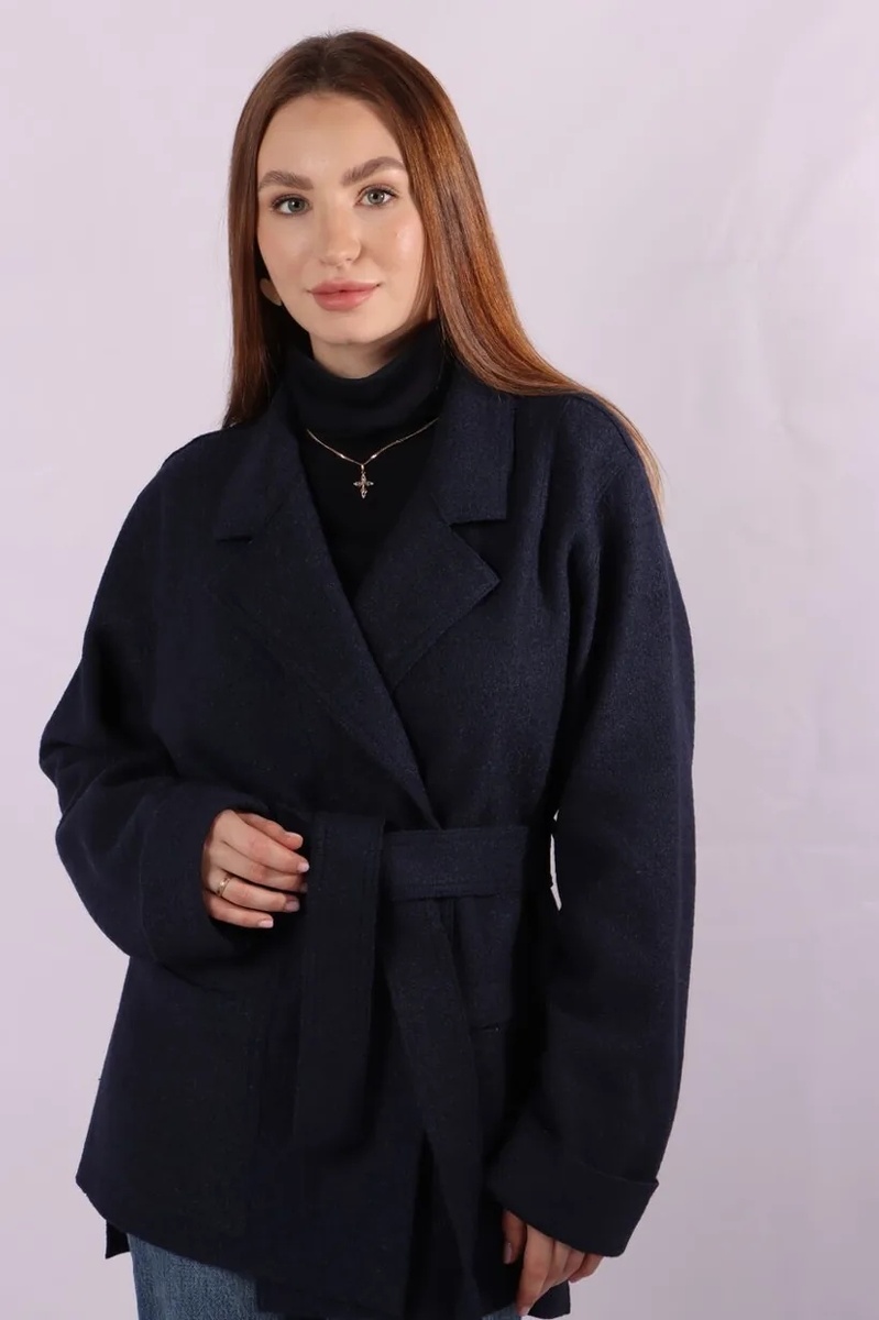 На модели: жакет шерстяной Милан, цвет синий
