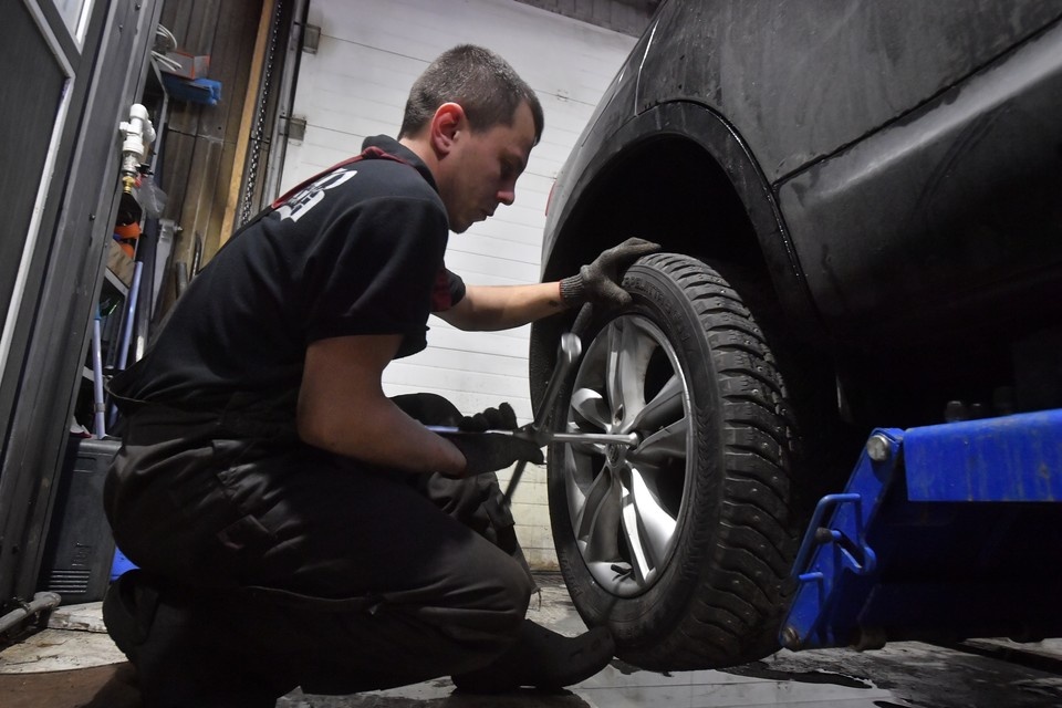    Ремонт отечественных автомобилей тоже повысился в цене Владимир ВЕЛЕНГУРИН