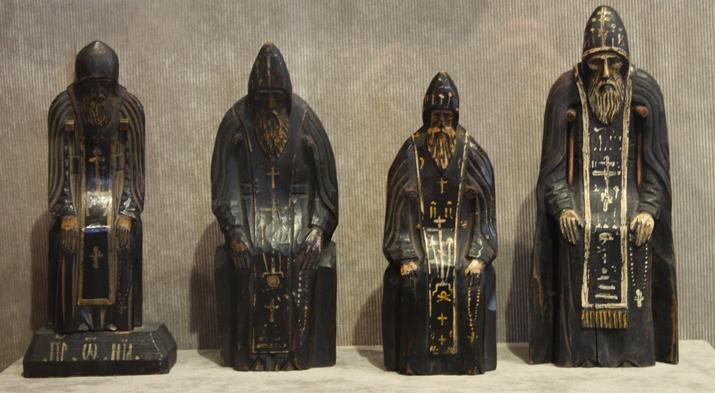 Резные деревянные скульптуры православных монахов-преподобных: воплощение аскетизма и духовного подвига в народном искусстве